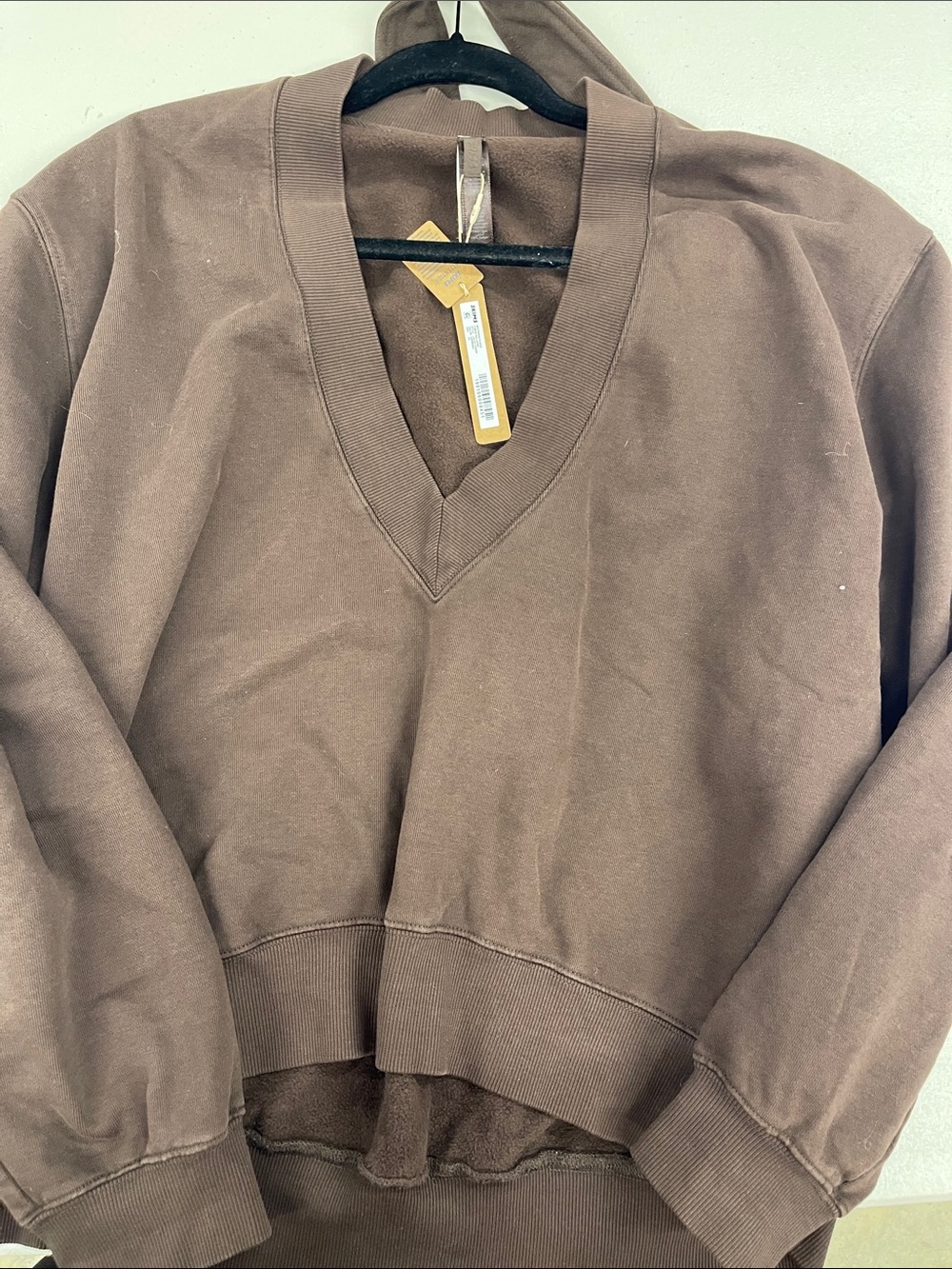 SKIMS Boyfriend Fleece V-Neck Pullover color Espresso size XS